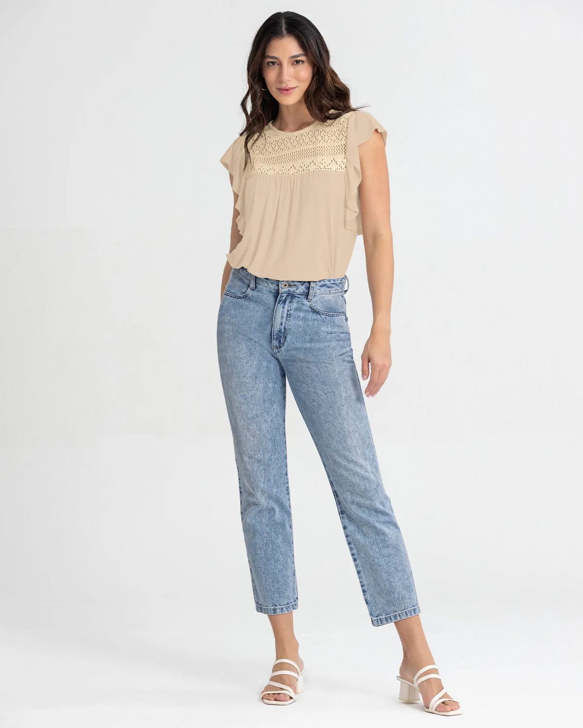 Blusa manga corta con detalle tipo crochet en frente
