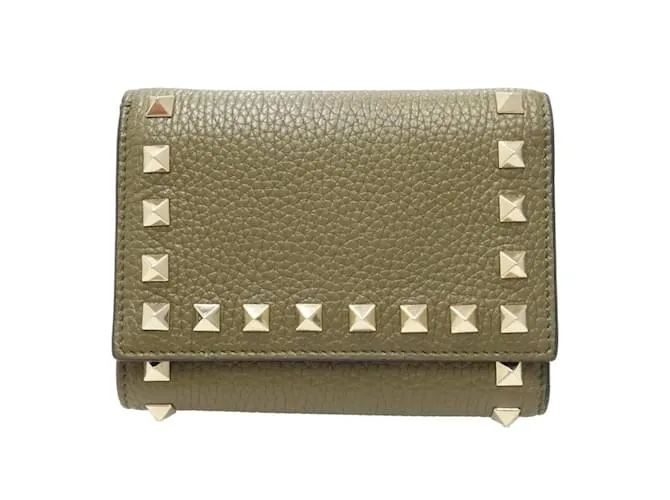 Cartera Trifold Valentino Rockstud en caqui 