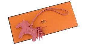 Charm Rodeo PM de Hermès en Agneau Milo Rosa 