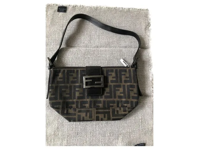 Fendi palo Marrón oscuro 