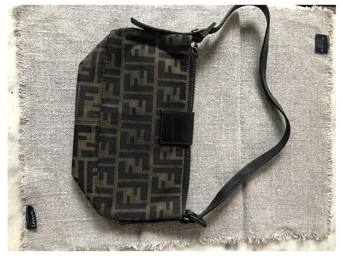 Fendi palo Marrón oscuro 