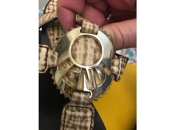 Fendi Sandalias Castaño Beige 