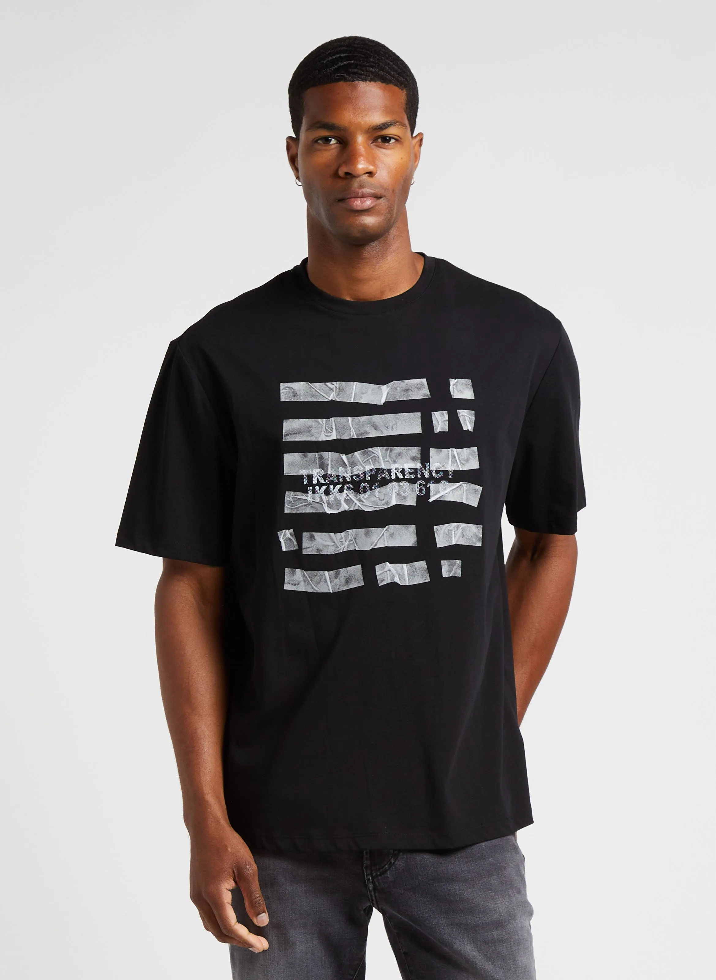 IKKS Camiseta recta de cuello redondo de algodón serigrafiado. en negro