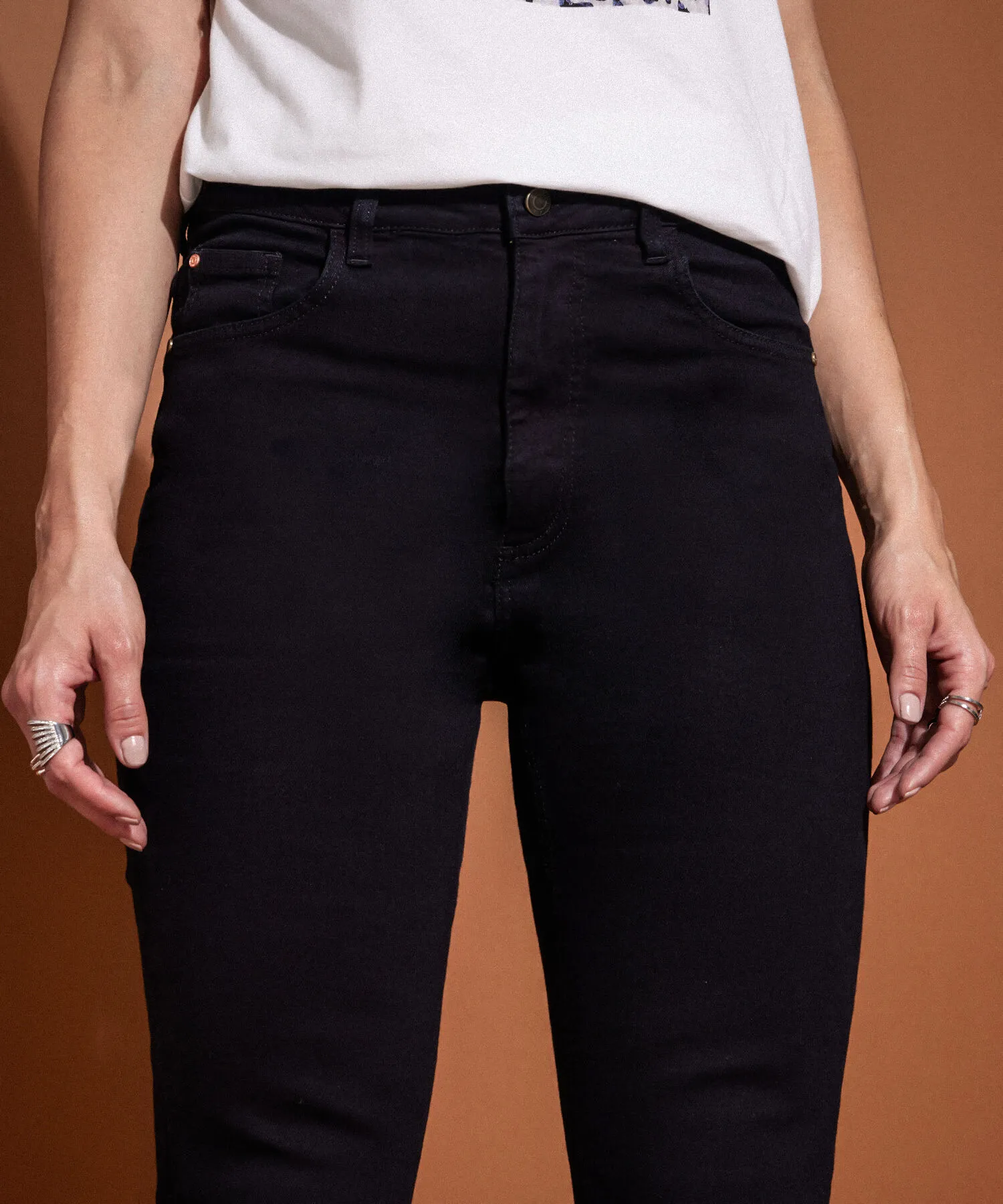 Jean Cropped Flare Tono Negro-