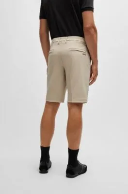 Shorts slim fit de tejido repelente al agua de planchado fácil
